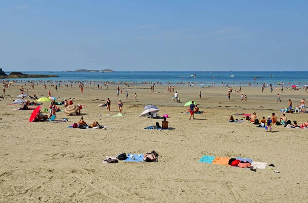 Na Dinard; Francie-Červenec 23 2019: pláž — Stock fotografie