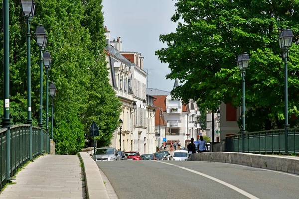 LIsle Adam, France - june 24 2019: picturesque city in summer — 图库照片