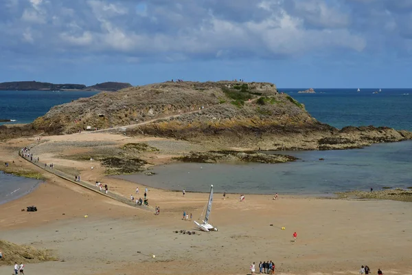 Saint-Malo; Francie-červenec 28 2019: malebné město v létě — Stock fotografie