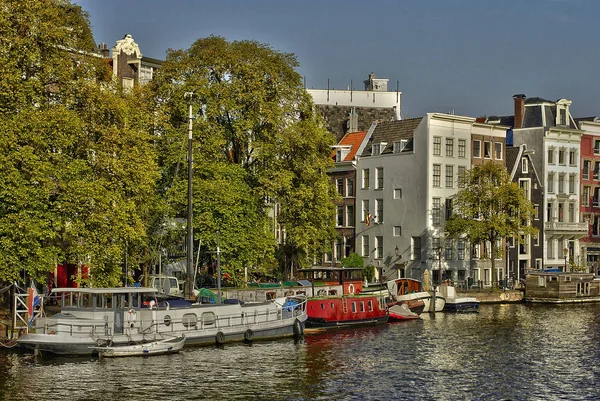 Amsterdam, Hollanda - 16 Kasım 2018: w 'deki pitoresk şehir — Stok fotoğraf