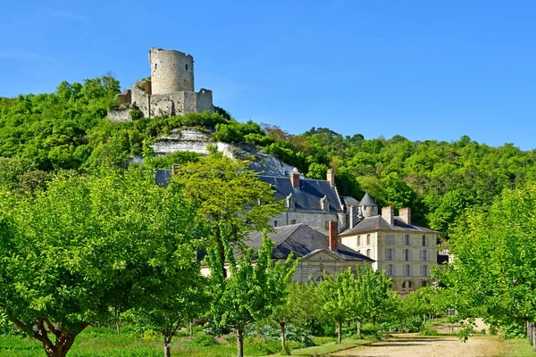 La Roche Guyon; Francia - 15 maggio 2019: pittoresco villaggio — Foto Stock