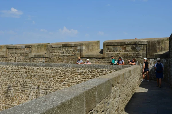 Saint-Malo; Francie-červenec 28 2019: malebné město v létě — Stock fotografie