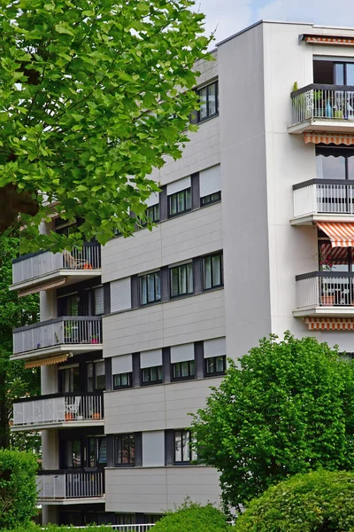 Verneuil Sur Seine França Abril 2020 Bloco Apartamentos Centro Cidade — Fotografia de Stock