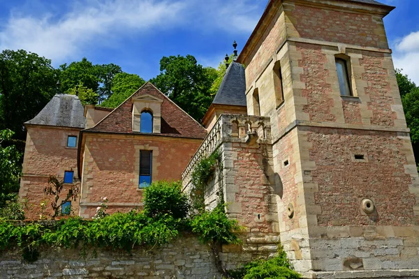 法国梅当 可能是2020年5月18日 15世纪建造的风景如画的城堡 皮埃尔 龙萨德就住在这里 — 图库照片