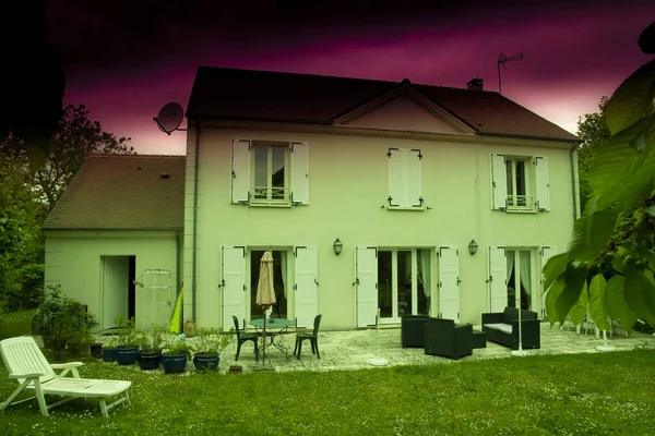 Verneuil Sur Seine Francja Maja 2020 Brudny Dom Przed Burzą — Zdjęcie stockowe