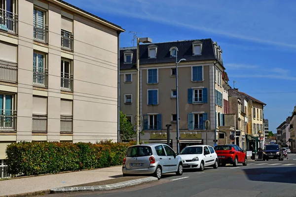 Poissy Francie Květen 2020 Bytový Dům Blízkosti Kostela — Stock fotografie