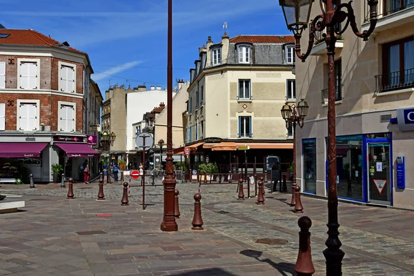 Poissy Frankrike Maj 2020 Lägenhetshus Nära Kollegiet Kyrkan — Stockfoto