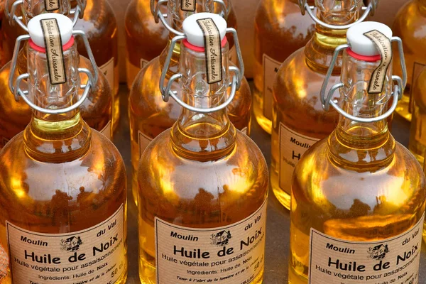 Jouy Josas France Juillet 2020 Bouteilles Huile Noix Sur Marché — Photo