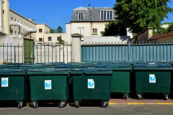 Maisons Laffitte Francja Maja 2020 Kosz Śmieci Dzielnicy Zamkowej — Zdjęcie stockowe