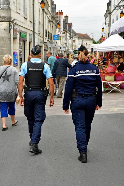 Loches Frankreich Juli 2020 Polizist Patrouilliert Auf Dem Markt — Stockfoto