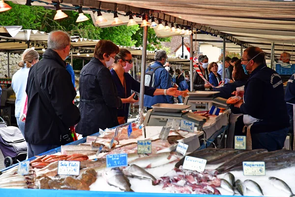 Verneuil Sur Seine Francia Junio 2020 Pescado Mercado —  Fotos de Stock