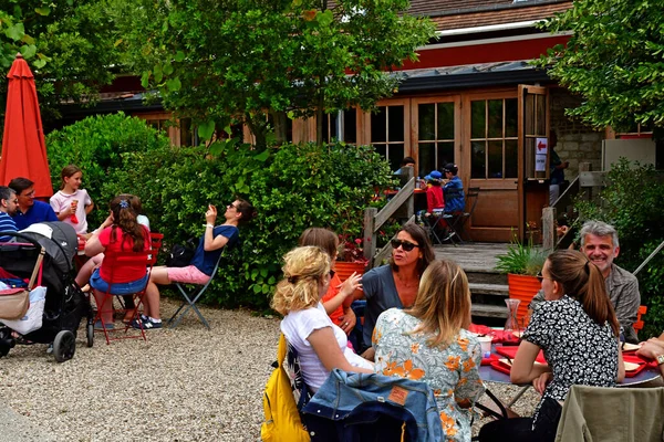 Живерни Франция Июня 2020 Года Бар Ресторан Живописной Деревне — стоковое фото
