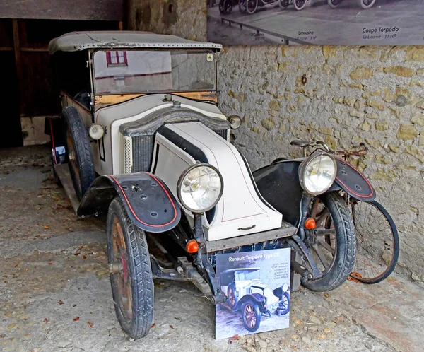 Cere Ronde França Julho 2020 Renault Torpedo Castelo Medieval Montpoupon — Fotografia de Stock