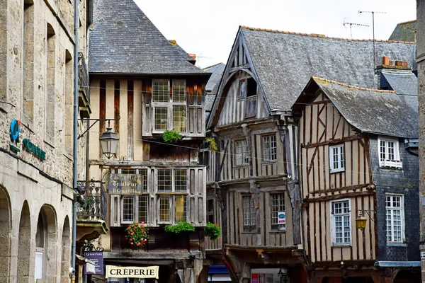フランスのディナン 2020年9月7日 絵のように美しい街 — ストック写真