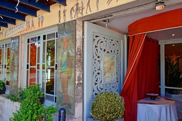 Chatou France May 25 17 The Restaurant La Maison Fournaise Where Auguste Renoir Painted Le Dejeuner Des Canotiers Starye Ogyust Stock Photo