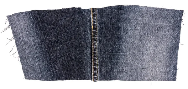 Pedaço Tecido Jeans Escuro Isolado Fundo Branco Bordas Irregulares Ásperas — Fotografia de Stock