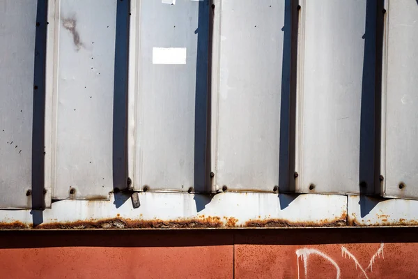 古い錆びた金属倉庫壁テクスチャ背景 大まかな金属板のクローズ アップ 錆び腐食テクスチャ背景 — ストック写真