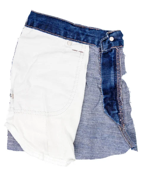 Pièce Tissu Jeans Bleu Isolé Sur Fond Blanc Bordures Rugueuses — Photo