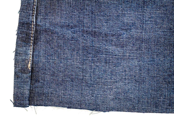 Pedaço Tecido Jeans Azul Escuro Isolado Fundo Branco Bordas Irregulares — Fotografia de Stock