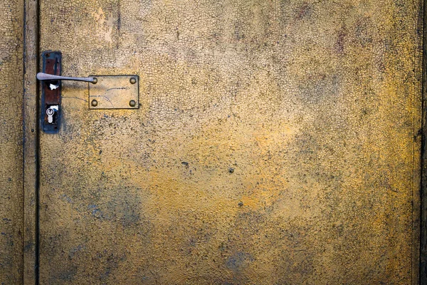 金色的裂痕凌乱的门纹理背景 装饰破碎涂料 — 图库照片