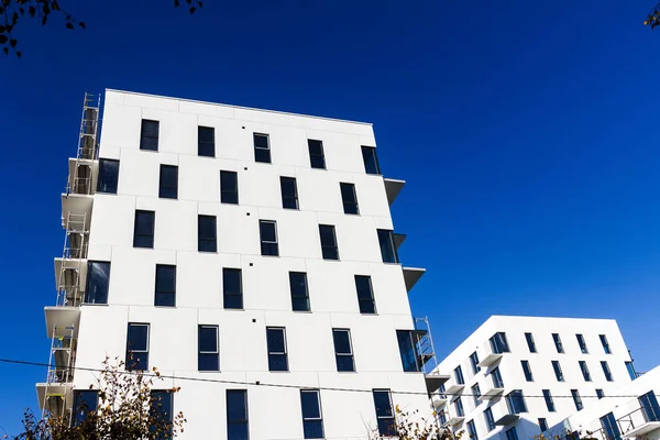 Modern White Apartment Building Sky Modern Apartment Building Exterior — Stock Photo, Image