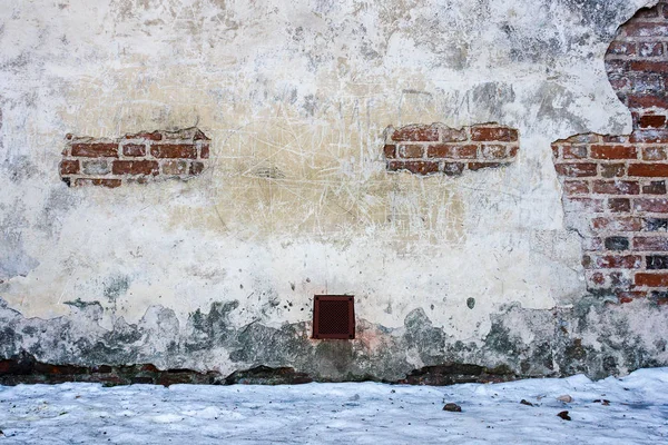 Idoso Resistido Rua Parede Fundo Inverno — Fotografia de Stock