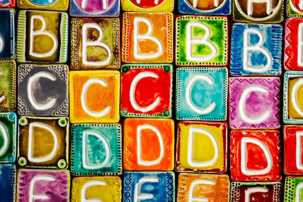 Ručně vyráběné keramické abeceda pozadí — Stock fotografie