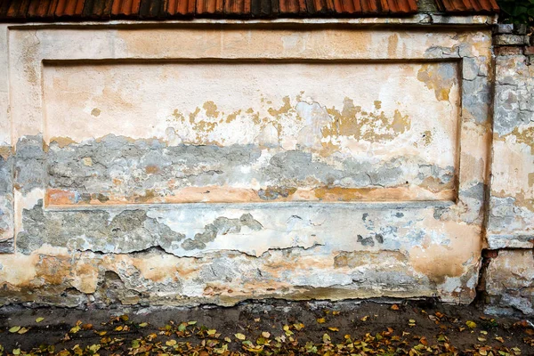 Vecchio muro di intonaco incrinato — Foto Stock