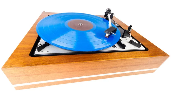 Giradiscos vintage con un vinilo azul aislado en blanco —  Fotos de Stock