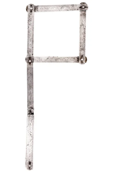 Старая линейка железного метра буква P — стоковое фото