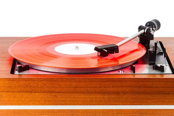 Vintage skivspelare med röd vinyl isolerad på vitt — Stockfoto