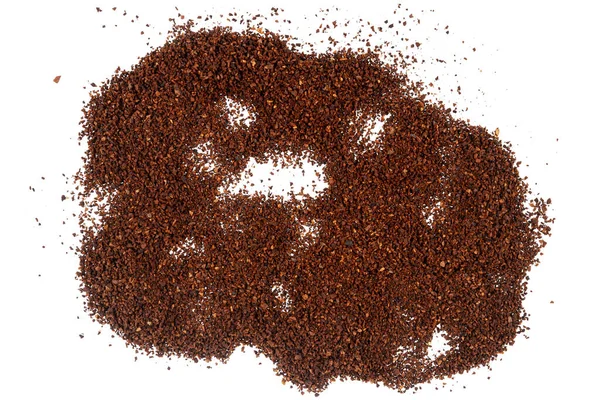 Haufen Frisch Gemahlener Kaffee Isoliert Auf Weißem Hintergrund — Stockfoto