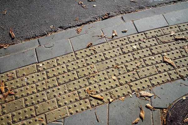 Textured Walkway Blind People Yellow Tactile Paving Visually Impaired Sidewalk — Stock Photo, Image