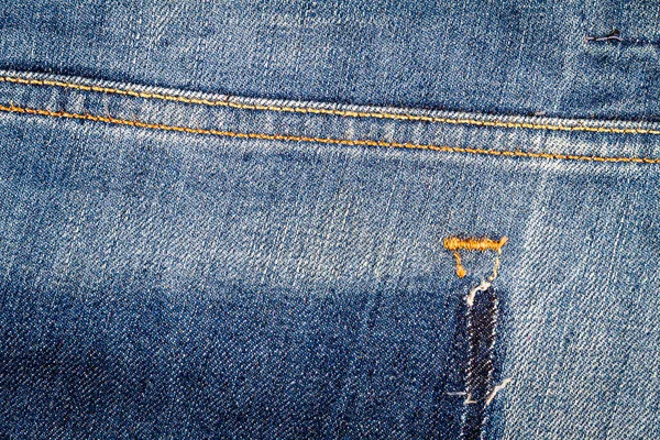 蓝色牛仔裤面料 口袋底撕破 Jeans Detail — 图库照片