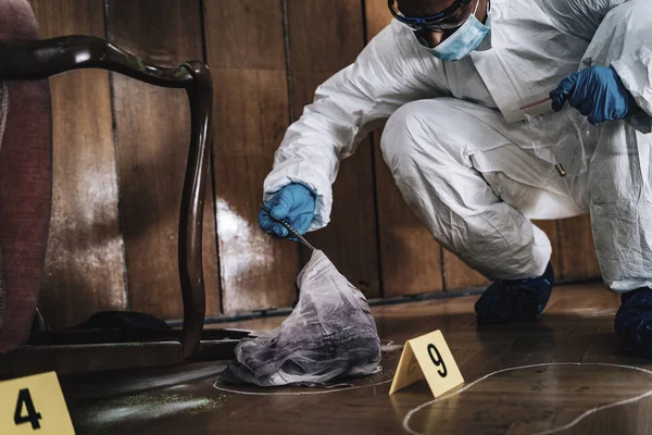 Forensics Expert Collecting Evidence Cloth Crime Scene — Stock Photo, Image