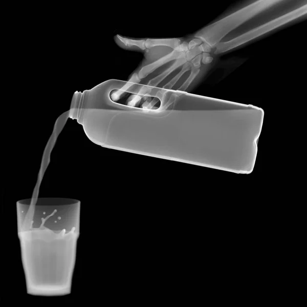 Milk Pouring Tumbler Ray — Stock Photo, Image