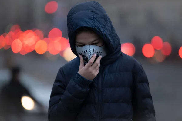 Băiat Care Poartă Mască Poluare Aerului — Fotografie, imagine de stoc