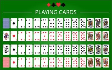 Yeşil arkaplanda izole edilmiş kartlarla poker seti