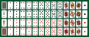 Yeşil arka planda izole edilmiş kartlarla poker seti. Poker kartları, tam deste.