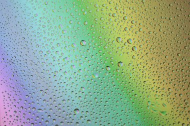 Gökkuşağı arka damla ile