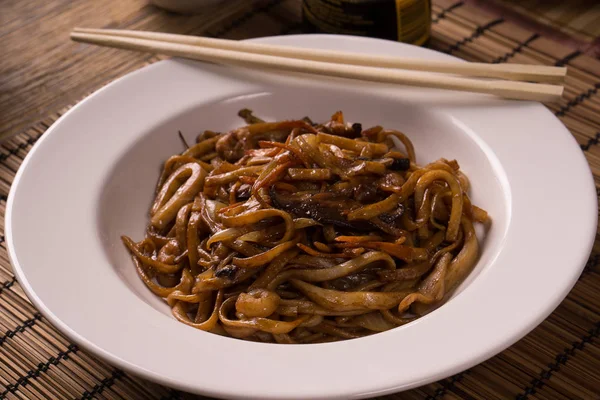Middag Med Kinesiska Rätter Med Dessert Och Bageri — Stockfoto