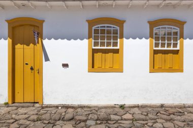 Sokak ve tarihi şehir merkezinde Paraty, eski Portekiz sömürge evleri devlet Rio de Janeiro, Brezilya