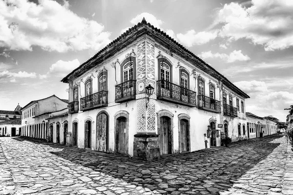 Sokak ve tarihi şehir merkezinde Paraty, eski Portekiz sömürge evleri devlet Rio de Janeiro, Brezilya