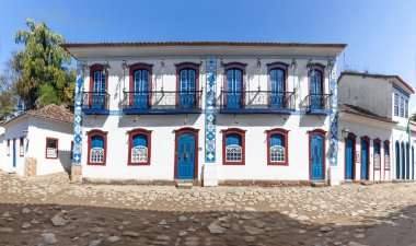 Sokak ve tarihi şehir merkezinde Paraty, eski Portekiz sömürge evleri devlet Rio de Janeiro, Brezilya