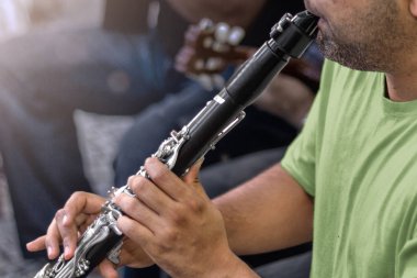 Samba, Carioca kültürünün bir parçasıdır ve Rio de Janeiro 'daki en geleneksel samba çemberlerinden biridir.