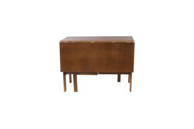 Masa beyaz arkaplanda izole edildi.