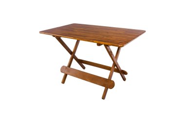 Masa beyaz arkaplanda izole edildi.