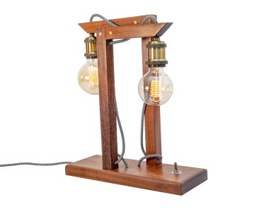 Rustik ahşap masa lambası beyaz arka plan üzerinde izole küçük beyaz abajur ile