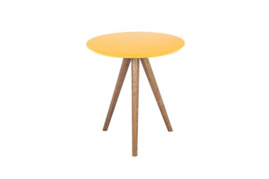 Masa beyaz arkaplanda izole edildi.