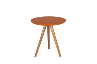 Masa beyaz arkaplanda izole edildi.